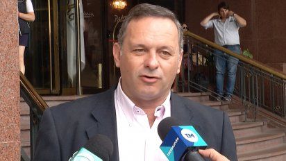 delgado niega cambios a las normas contra el lavado para atraer extranjeros