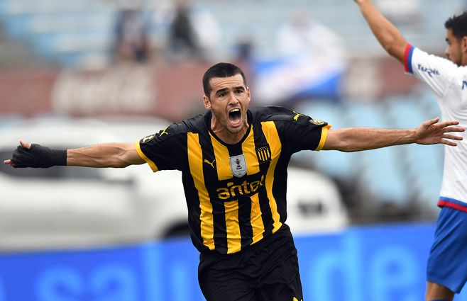 Fabricio Formiliano, caudillo de la zaga aurinegra vuelve a las canchas.&nbsp;