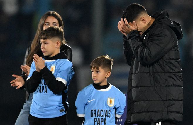 Suárez con su familia. Foto: AFP