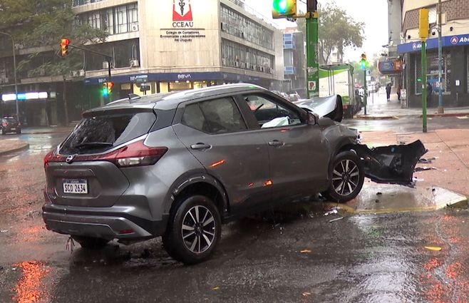 Accidente-Libertador-y-Galicia-Nissan.jpg