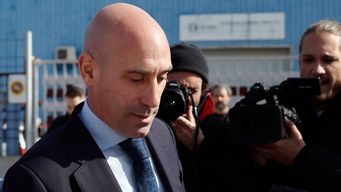 luis rubiales condenado a pagar 10.800 euros por agresion sexual por el beso forzado a jenni hermoso
