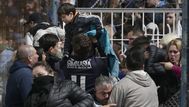 Incidentes en Argentina durante el partido Gimnasia - Boca. AFP.