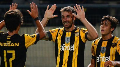 Xisco celebra con Pellistri y Canobbio