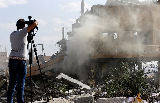 centro-bordadeado-en-Barze-Siria-AFP.jpg