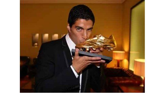Suárez recibió la Bota de Oro como máximo goleador de Europa