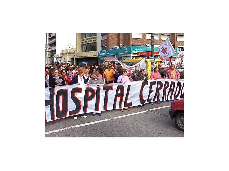 Funcionarios de Salud Pública entregaron 20.000 firmas a Mujica