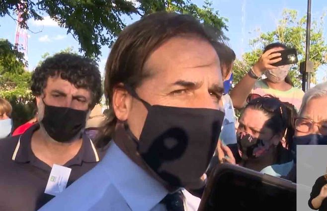 Lacalle-Pou-tapabocas.jpg