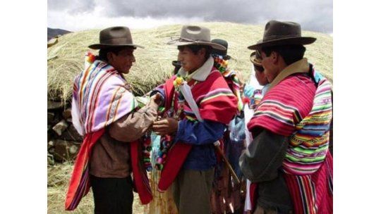 Pueblo indígena castrará a violadores y cortará manos a ladrones
