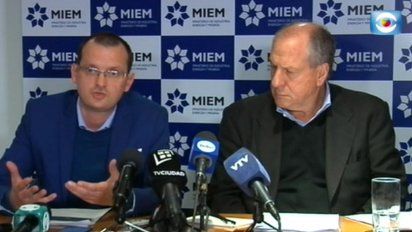 Foto: ministros Moncecchi y Murro en conferencia de prensa este martes 28 de mayo.