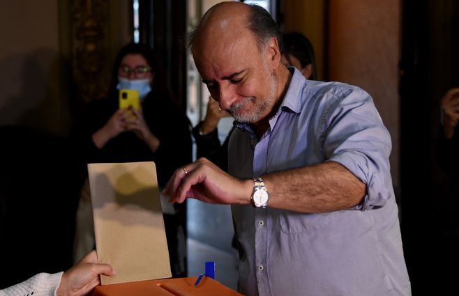 Pablo Mieres vota. Foto: Dante Fernadnez / FocoUy.