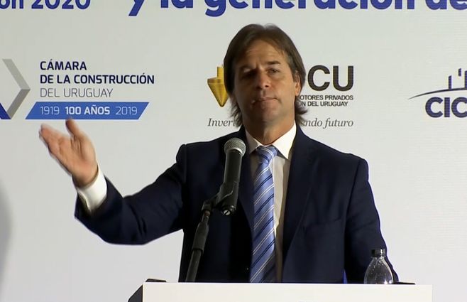 Lacalle-Pou-en-el-día-de-la-construcción.jpg