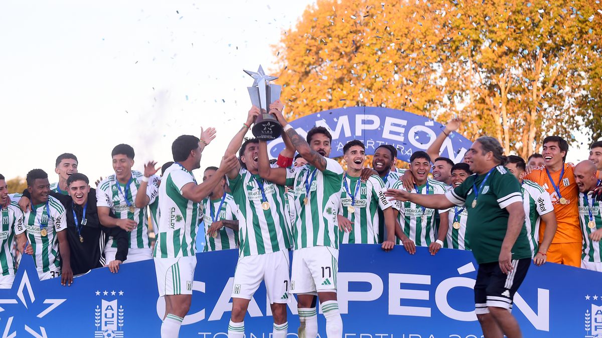 Racing jugó este domingo y festejó el título del Torneo Apertura junto a su hinchada