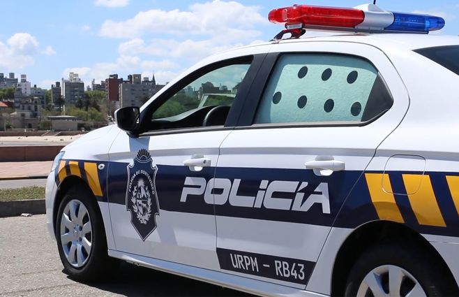 policia-patrullero-rambla-playa.jpg