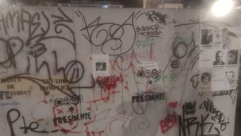 policia registro a nueve personas que grafitearon monumento al gaucho; diputada del fa critico el operativo