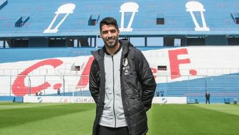 luis suarez anuncio un preacuerdo para su vuelta a nacional
