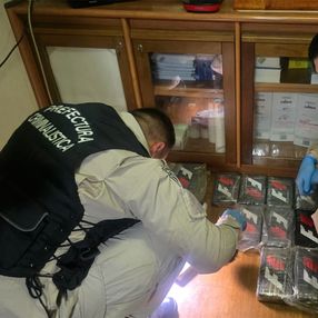 Incautaron 16 kilos de cocaína en un buque de bandera italiana que había zarpado del Puerto de Montevideo Incautaron 16 kilos de cocaína en un buque de bandera italiana que había zarpado del Puerto de Montevideo