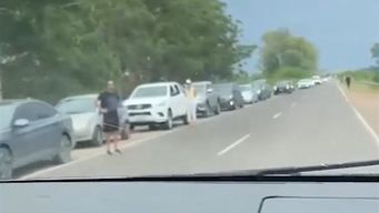 argentinos enfrentan espera de varias horas para ingresar a uruguay por el fin de semana largo