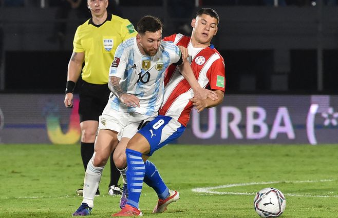 messi-argentina-paraguay-eliminatorias-octubre-2021-afp.jpg