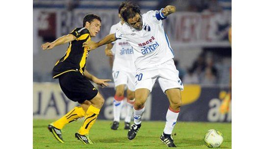 Recoba le da la victoria a Nacional en un clásico tenso