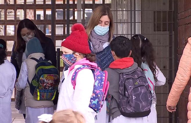 niños-tapabocas-escuelas-niños.jpg