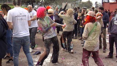 asi fue la fiesta de graduacion de los nuevos medicos en parque batlle