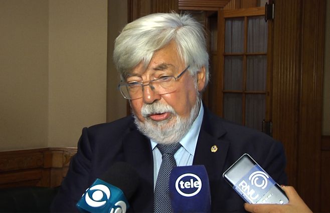BONOMI-PENAS-PERFIL-PARLAMENTO.jpg
