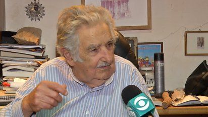 mujica: se me fue la lengua y ofendi a nobles companeros