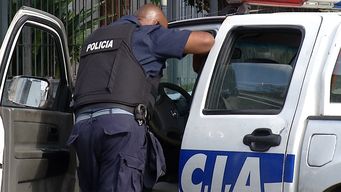 tres delincuentes asaltaron una barberia, agredieron al dueno y se llevaron 20 mil pesos