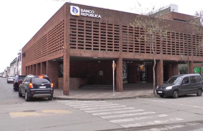 banco-republica-brou-ciudad-de-rocha-fachada
