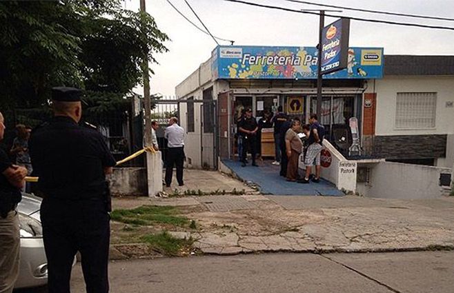 Ferretería que estaba ubicada en Moro y Pastor, donde ocurrió el homicidio. Foto: archivo Subrayado.&nbsp;