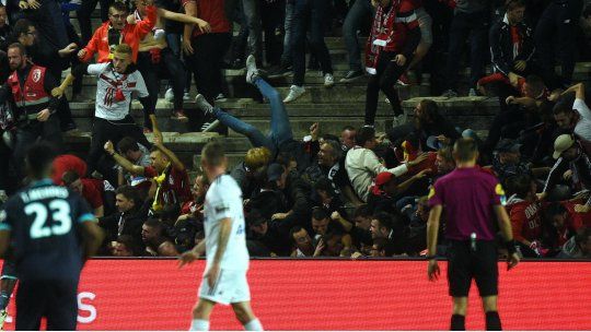 futbol, derrumbe, francia, heridos
