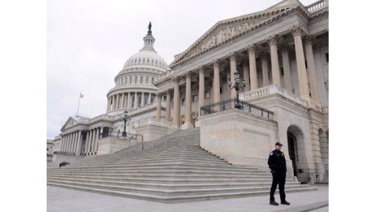 Senado de EE.UU. negocia a contrarreloj para evitar abismo fiscal