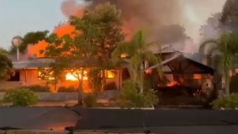 nos tiramos por la ventana: un gran incendio destruyo el hotel la castellana, en los accesos a paysandu