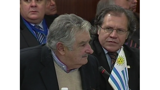 subrayado_media_legacy/MUJICA ALMAGRO___.png