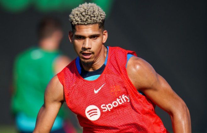 Ronald Araujo entrena. Foto: Barcelona oficial.