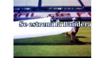 Nacional estrena bandera de la gente que cubrirá tres tribunas
