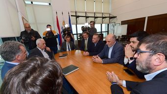 Reunión entre dirigentes de los partidos políticos y el presidente Yamandú Orsi por atentado a la fiscal Ferrero. Foto: Foco UY