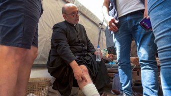 El párroco argentino Gabriel Romanelli herido en Gaza. Foto: AFP