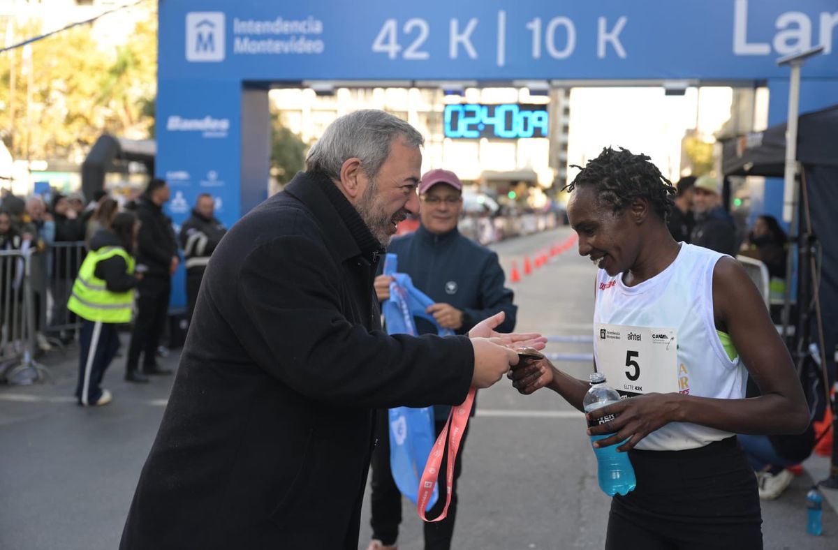 Maratón de Montevideo: los podios para los circuitos de 10, 21 y 42 k, con uruguayos y competidores extranjeros