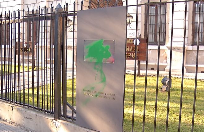 placa-de-la-memoria-vandalizada-militar-detenido.jpg