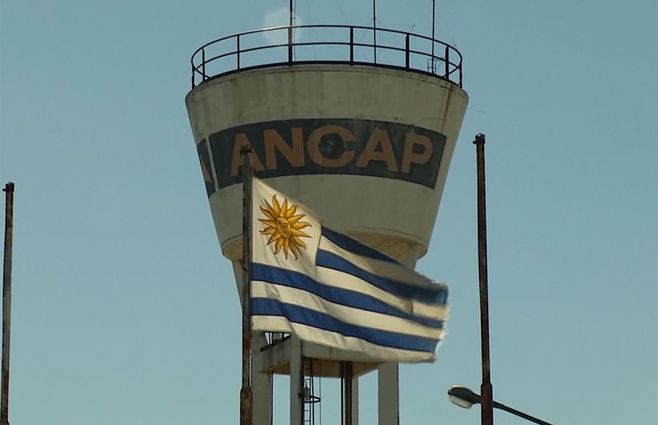 ANCAP-con-bandera-uruguaya.jpg