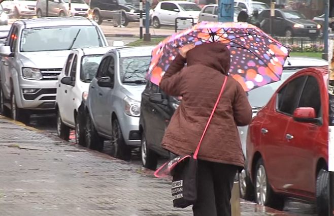 lluvia-mujer-paraguas.jpg