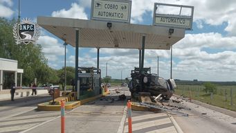 un hombre de 43 anos y oriundo de minas murio al chocar contra peaje de cebollati