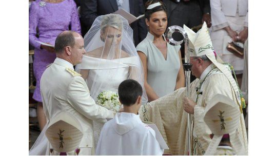 Alberto y Charlenne unidos en ceremonia religiosa