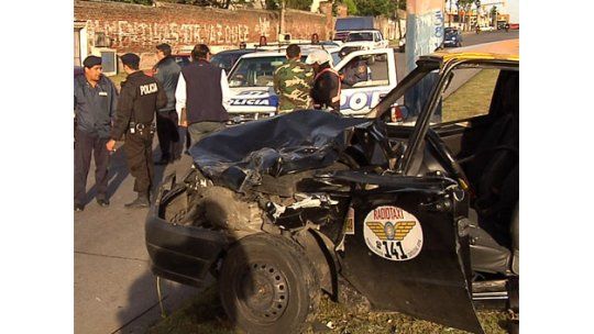 Choque con camioneta del Ejército dejó un taxista herido