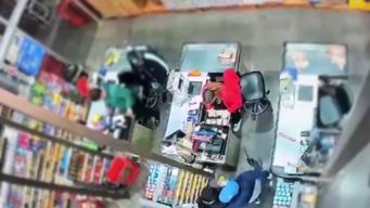 delincuente tomo como rehen a una mujer durante un asalto en supermercado de ciudad de la costa