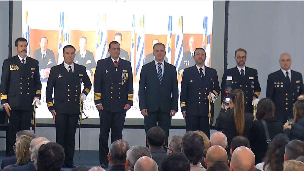 Orsi encabezó acto de ascenso a cinco contralmirantes de la Armada Nacional