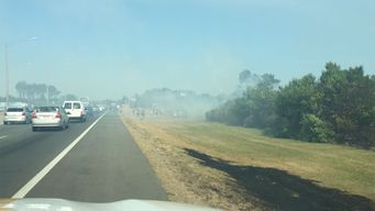 incendio en fortin de santa rosa: bomberos trabajan para evitar que llegue a las casas