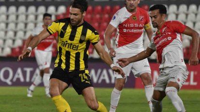 penarol perdio el invicto en sudamericana ante river de paraguay y debe ir a peru a clasificar a octavos