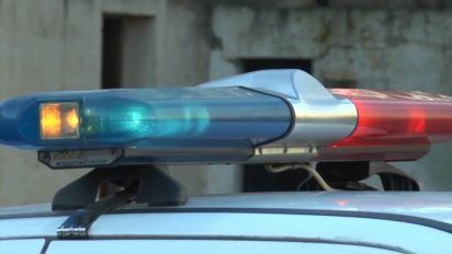 un joven de 23 anos se tiro de un edificio con un menor de siete anos en brazos